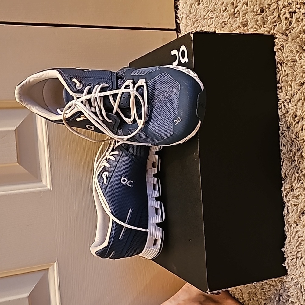 On Cloud running  shoe 8.5 women's  blue